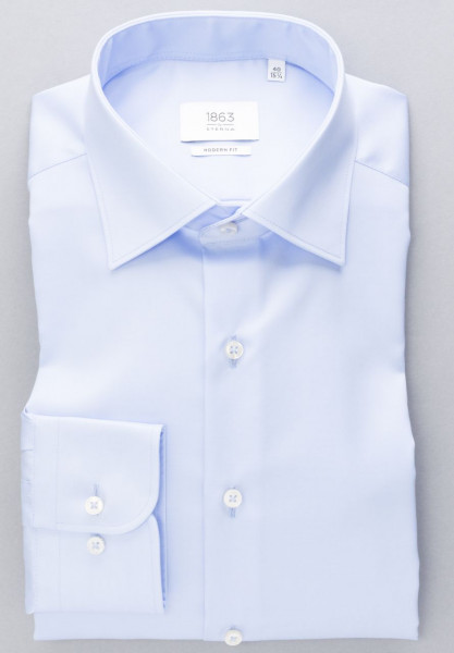 Chemise Eterna MODERN FIT TWILL bleu clair avec col Classic Kent en coupe moderne